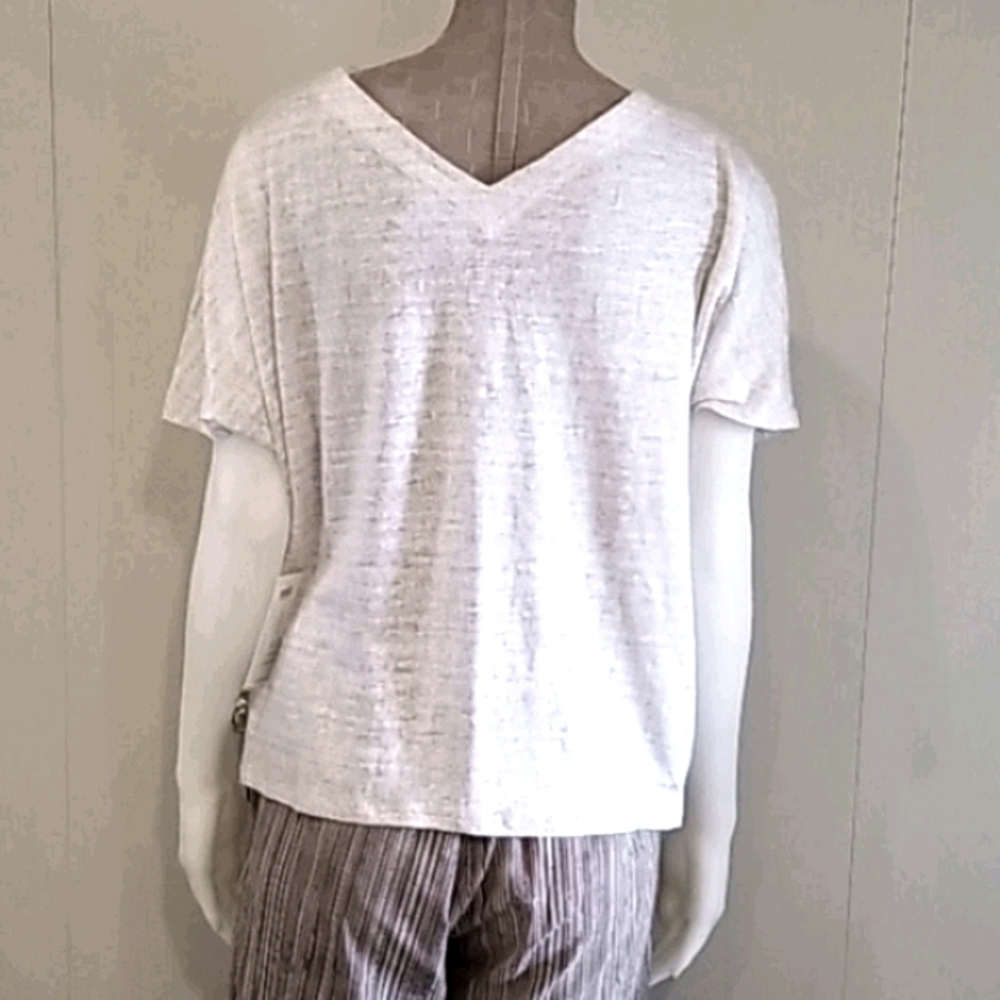 V-Neck T - Picture 2 of 6